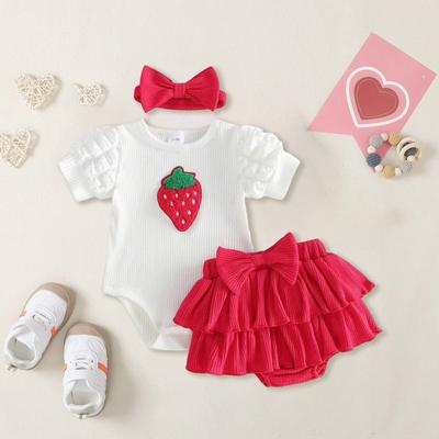 Ensemble Barboteuse Manches Courtes Fille avec Applique Fraise Jupe Volants et Bandeau à Nœud Tenue Bébé Tissu Doux