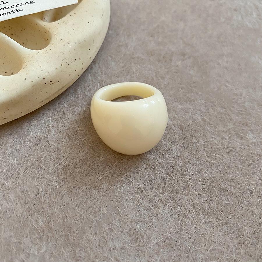 Геометрическое кольцо-печатка из смолы: Стильный европейско-американский дизайн для указательного пальца