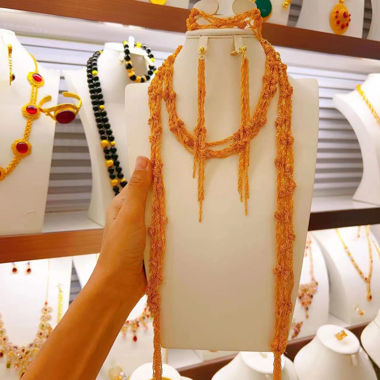 

Позолоченные кисточки Серьги Ювелирный Набор Свадьба