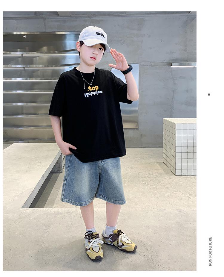 Trendiges cooles Jungen-Oberteil mit Hut-Print, kurzärmelig, locker, für den Sommer 2026 - Mittlere & Große Größen
