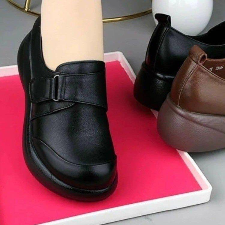 Versatile Lightweight Shallow Mouth Single Shoes Women's Autumn 2025 New Non-slip Soft-soled Mother Shoes Retro Round Head Women's Leather Shoes