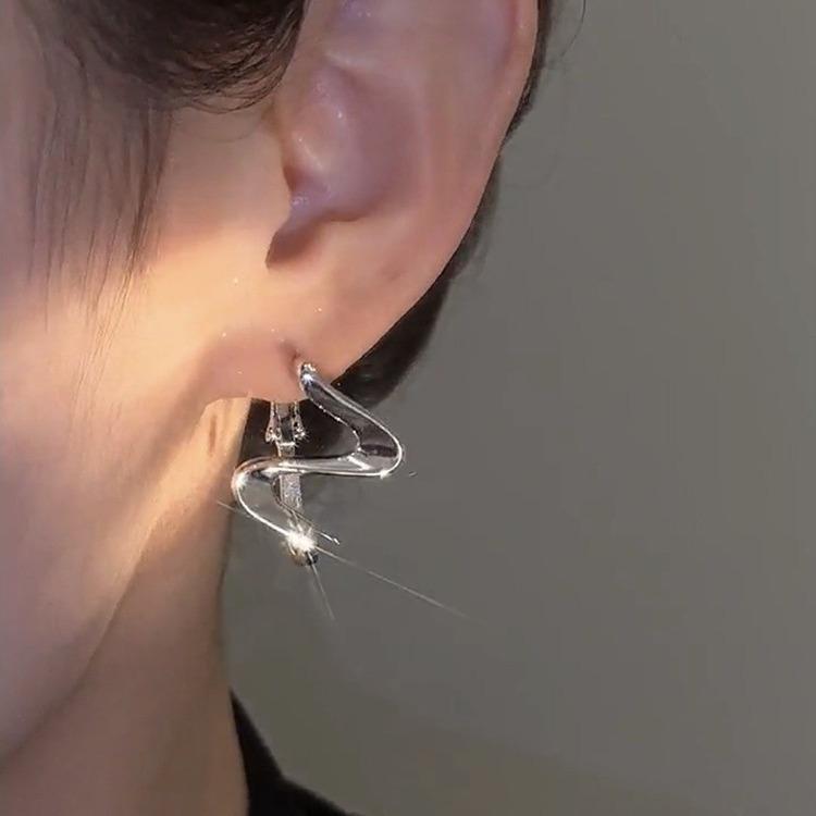 Silver Needle Niche Design Advanced Wave Metal Earrings Earrings Cold Wind Simple Personality Versatile Earrings
