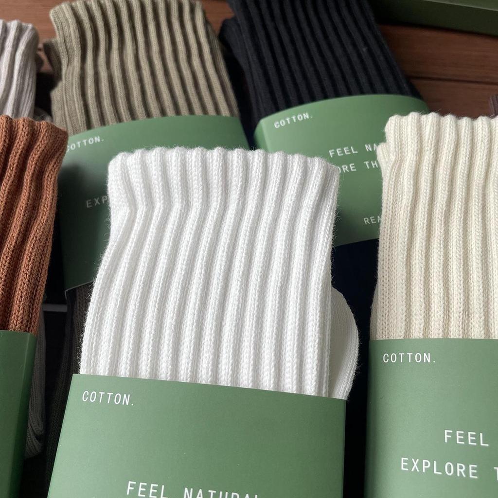Men's and Women's Retro Loose-Top Mid-Calf Socks in White - Thick Yarn Knit for Autumn and Winter