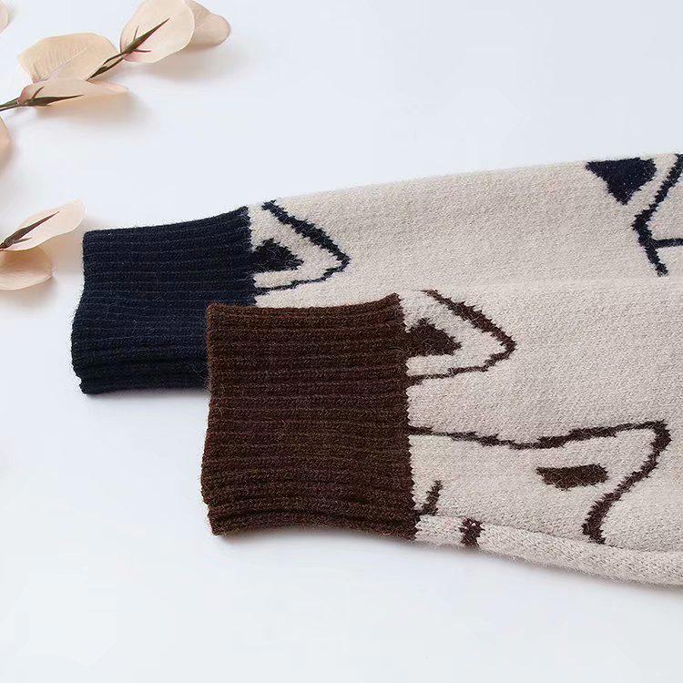 Women's Plus Size V-Neck Cat Jacquard Knit Cardigan - Preppy Autumn/Winter Cartoon Style