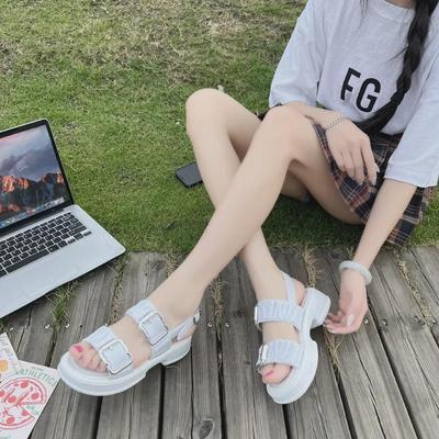 Sandálias de Sola Grossa Femininas: Novos Estilos de Verão, Antiderrapantes e Versáteis, com Design de Fivela Quadrada, Perfeitos para Uso em Casa e ao Ar Livre.