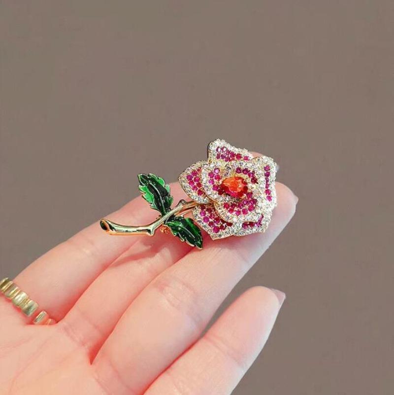 Zircon Colored Camellia Brooches Elegant Bouquet Maple Leaf Butterfly Grape Broche for Women's Cheongsam Suit Pins