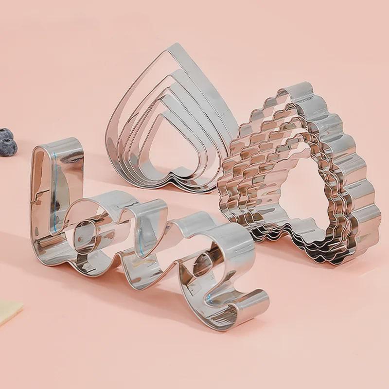 Taietor de biscuiti si biscuiti in forma de inima din otel inoxidabil