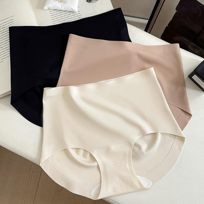 Japanese Seamless Mid-Waist Women's Breathable Underwear - No Roll Edges, Comfortable Triangle Design