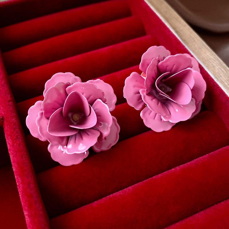 Sweet three-dimensional flower petals silver needle stud earrings