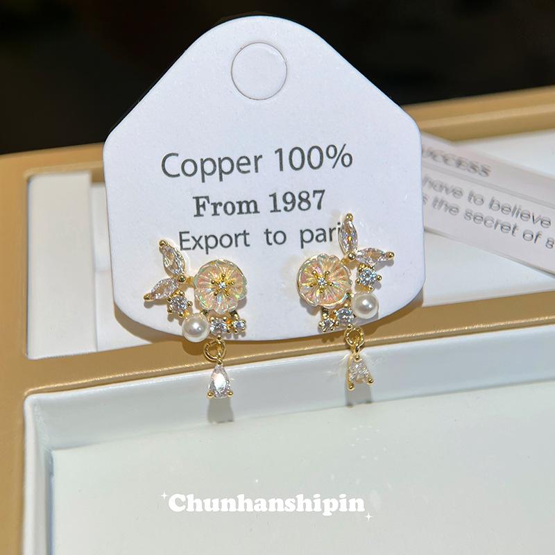Ear clips without ear holes~ Camellia pearl stud earrings high-end sense niche gentle and sweet earrings women's mosquito coil disc earrings