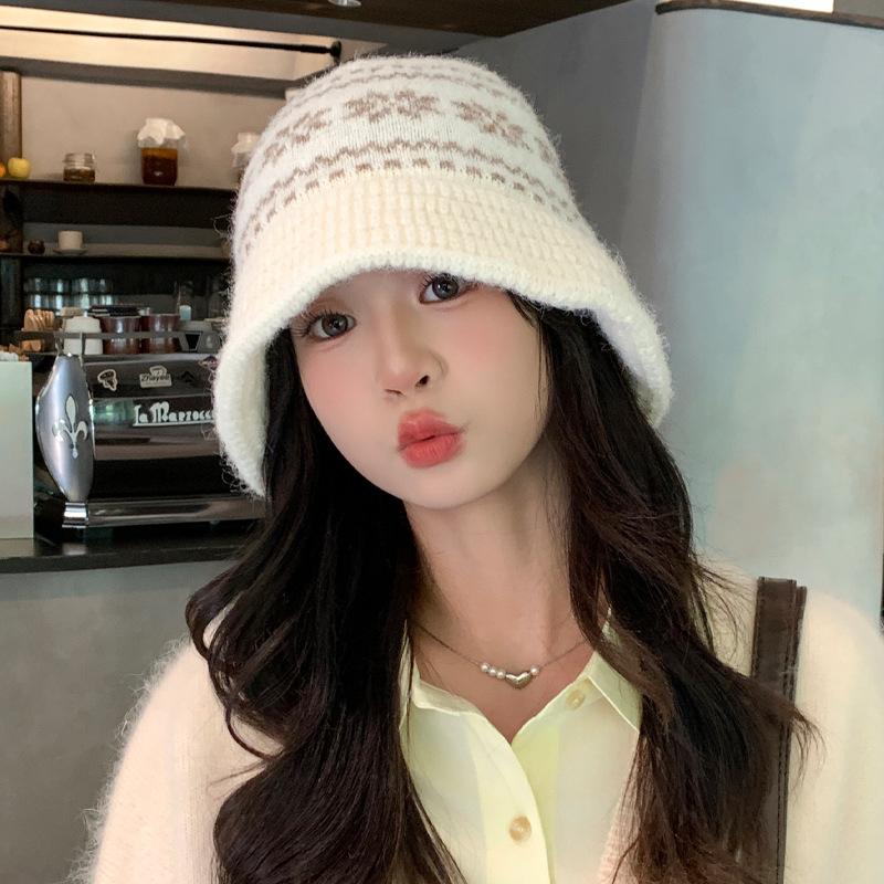 Autumn and winter fashion versatile hat women's wide-brimmed big head circumference jacquard knitted hat shows a small face, warm ear protection wool
