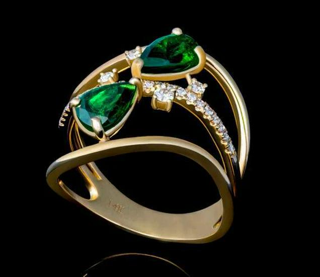 2019 Vergoldeter Damen Wellen-Tropfen Smaragdring im kreativen europäischen Stil