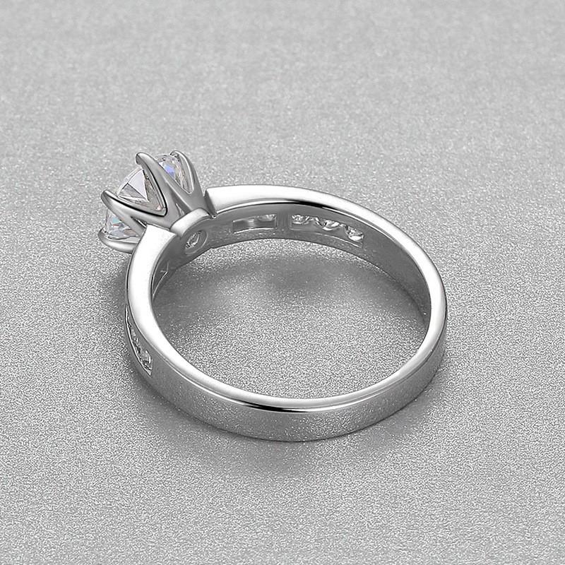 1 Carat D Color Moissanite Ring, Six-Prong Crown Design, 925 Sterling Silver, Light Luxury Jewelry