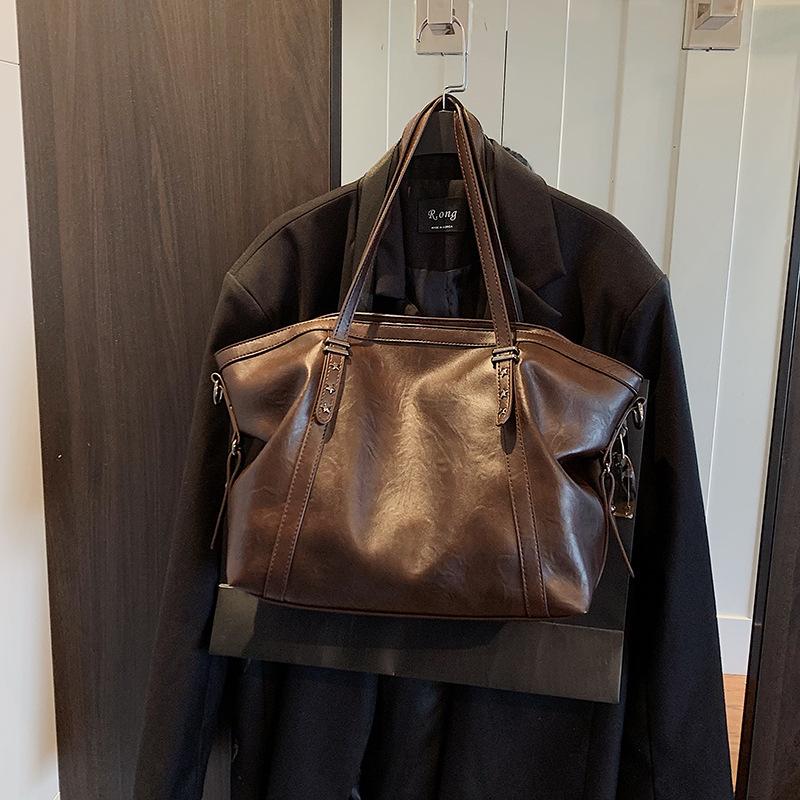 A Large-capacity Tote Bag for Women's Fashionable and Casual Use, with A Shoulder and Crossbody Commuting Bag