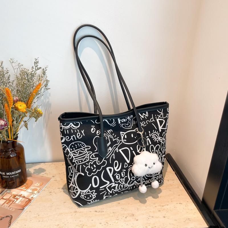 

Graffiti Canvas Bag Women s Handbags 2026 New Casual Shoulder Bag Versatile Large-capacity Student Class Commute Tote Bag With pendant чёрный