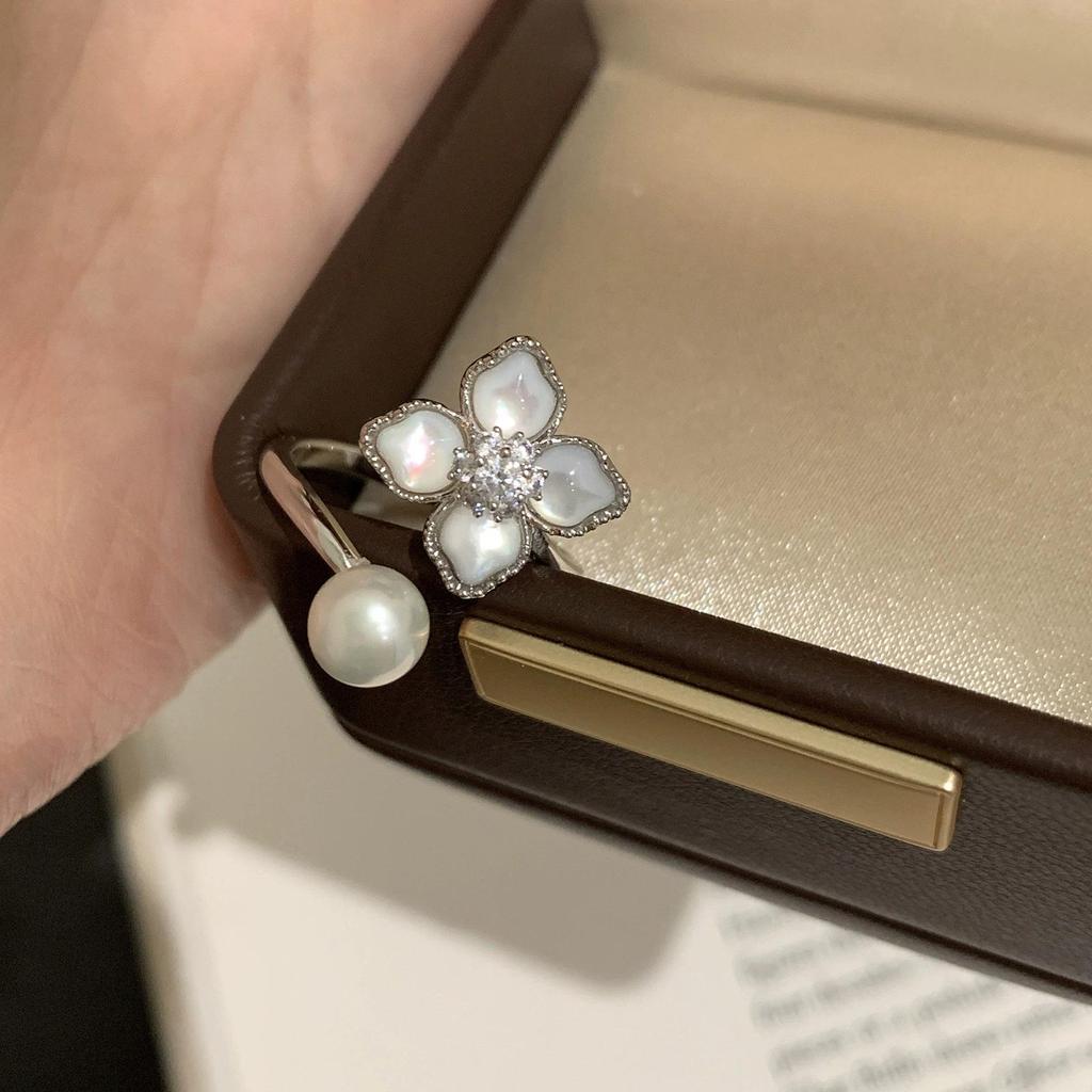 Exquisite Women's Geometric Cross Flower Ring - Versatile, Stackable, Open Finger Design