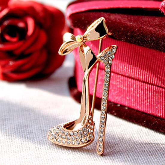 Spilla da donna con tacco alto intarsiato con strass, gioiello da bavero
