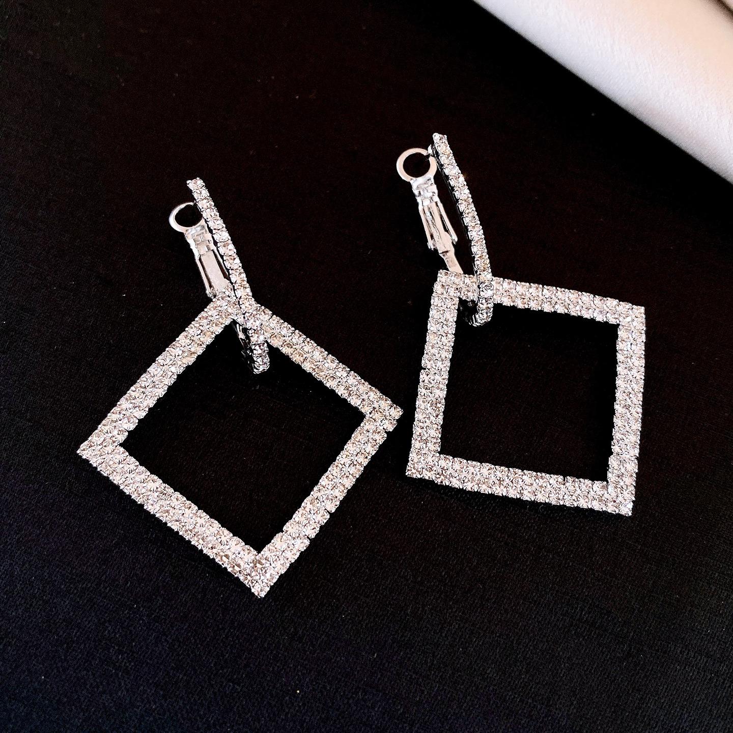 Diamond-encrusted square hollow earrings, stud earrings, temperament, fashion, versatile earrings, design sense, niche