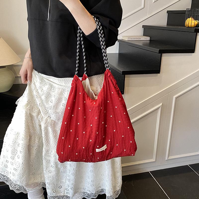 Korean trend niche design, large capacity tote bag, simple 2025 commuter small fresh spring shoulder bag for women