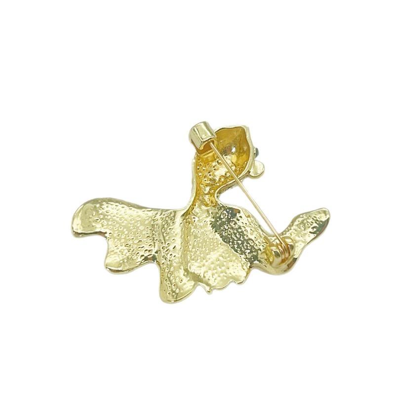 Red Japanese Carp Brooch - High-end, Luxurious, Waist-restricting Button with Anti-slip Feature for Fastening.