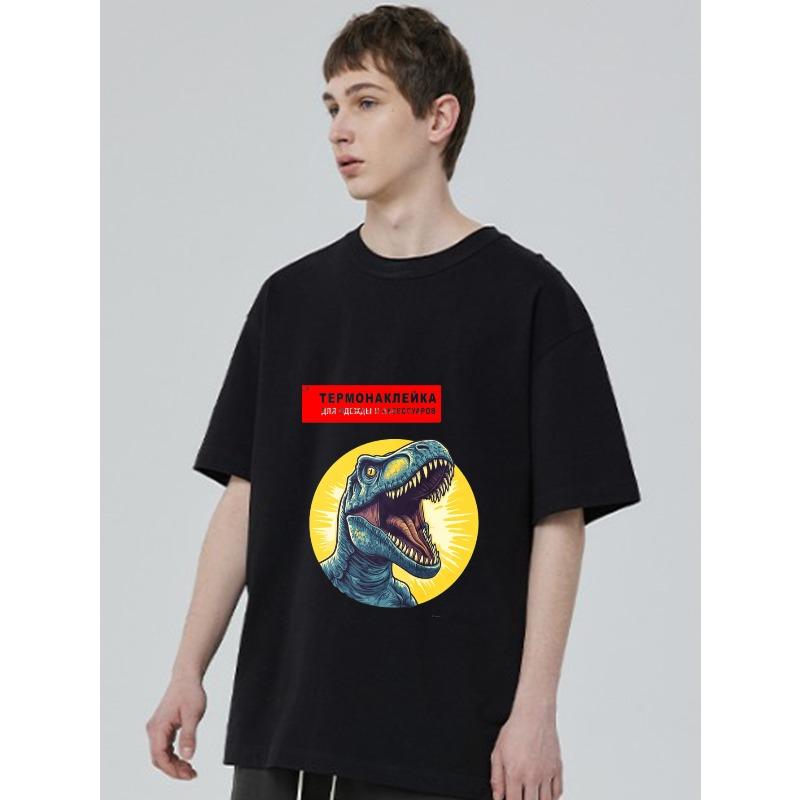 Czarny T-shirt z nadrukiem dinozaura i rosyjskim tekstem do noszenia na co dzień