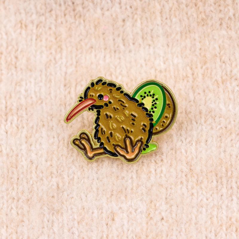 Kiwi Bird Enamel Lapel Pin Artistic Textured Zinc Alloy Brooch for Sweater Coat Casual Daily Wear Jewelry Accessory