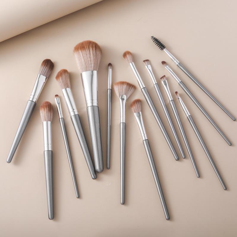 First Meeting 14-Piece Makeup Brush Set: Includes Loose Powder, Eyeshadow, Foundation, and Concealer Brushes with Soft Bristles.