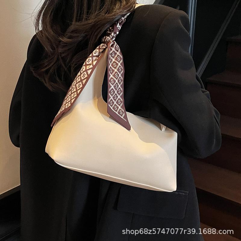 French retro armpit bag, high-end single shoulder commuter bag, women's 2025 new fashion silk scarf, large-capacity handbag.