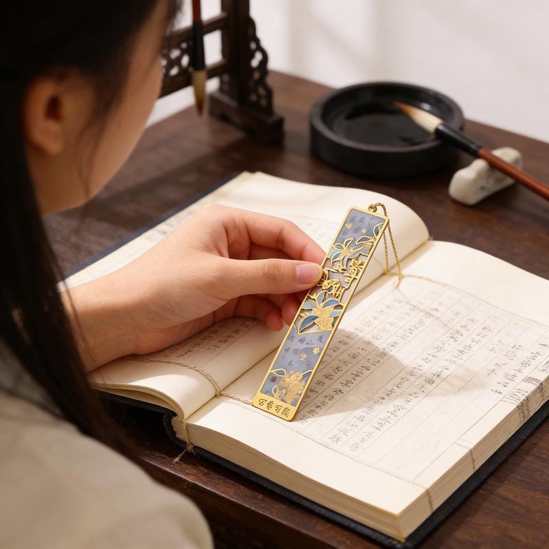 Elegant Chinese-Style Metal Bookmark for Primary Students - Cultural & Creative Souvenir