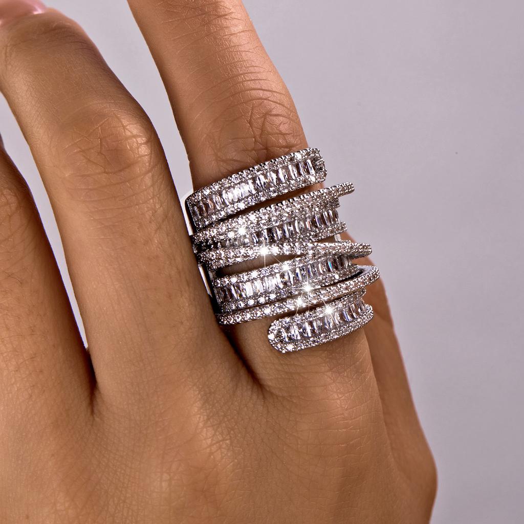 Full Diamond Crushed Ice Wrapped Cubic Zirconia Copper Ring for Women Bling Twisted Vine Sparkle Stackable Finger Jewelry