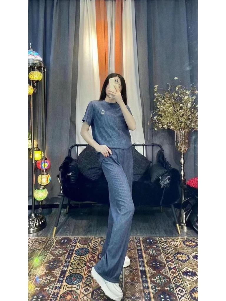 Qianye Women's Autumn Pajama Set – Pleated Short Sleeve Top & Long Pants with Embroidered Letter.