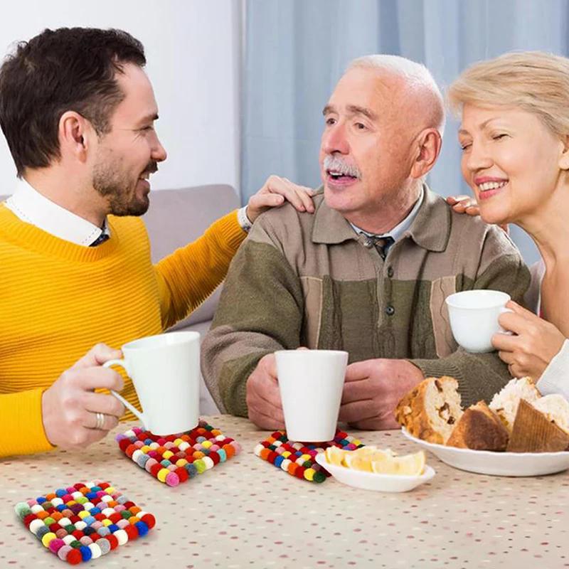 Bunte 4-Zoll runde Filzkugel-Untersetzer Wollfilz-Pads Handgefertigte Kleine Modische Tassenunterlage Rundheit