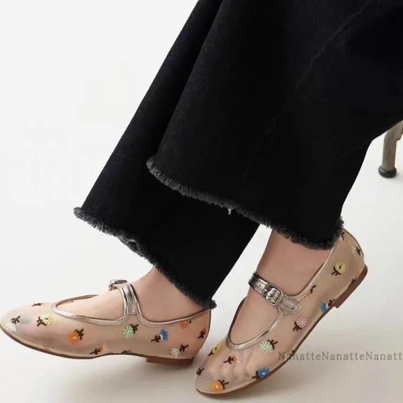 New Round Toe Shallow Mouth Outward Mesh Flat Single Shoes Summer New Hollow Breathable Embroidered Women's Shoes