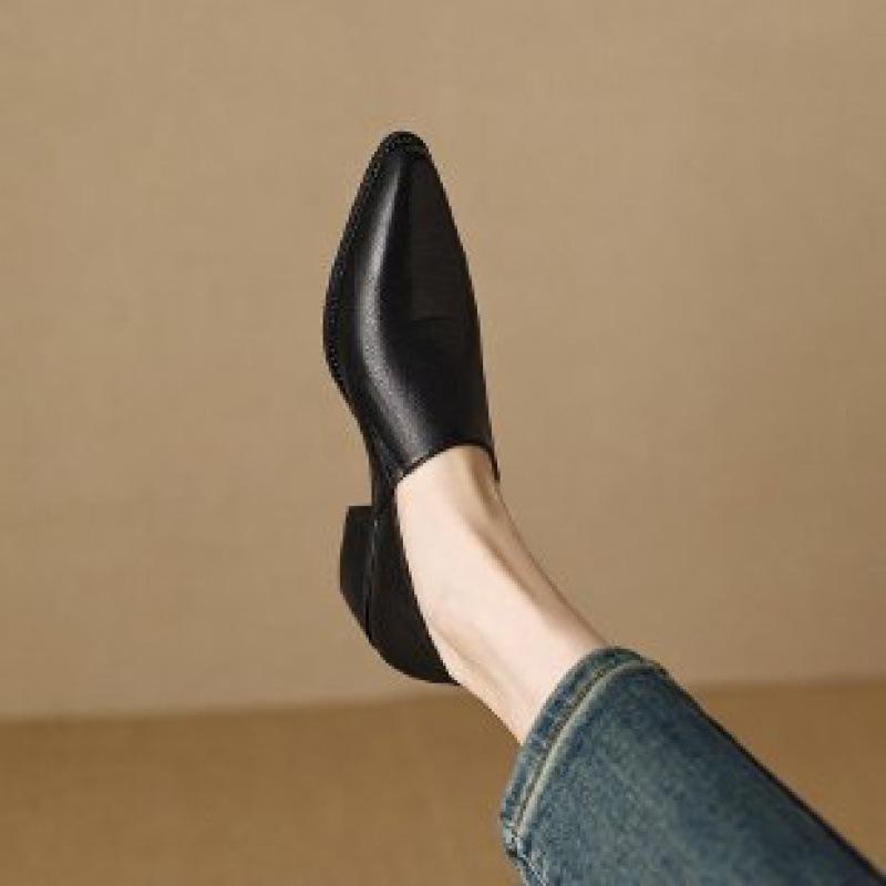 Pointed soft leather spring and autumn new thick heel medium heel single shoes