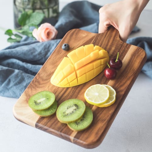 Large Wooden Cutting Board with Handle, Made from Natural Acacia, Lightweight and Eco-Friendly, Stylish Kitchen Board, Perfect for Lunch, Pizza, Bread