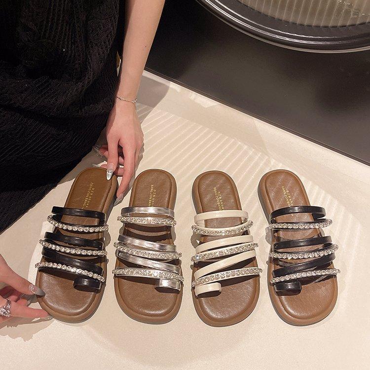 Korean version of the toe cool slippers women's 2025 summer new wear fashion flat-bottomed fairy wind summer beach sandals