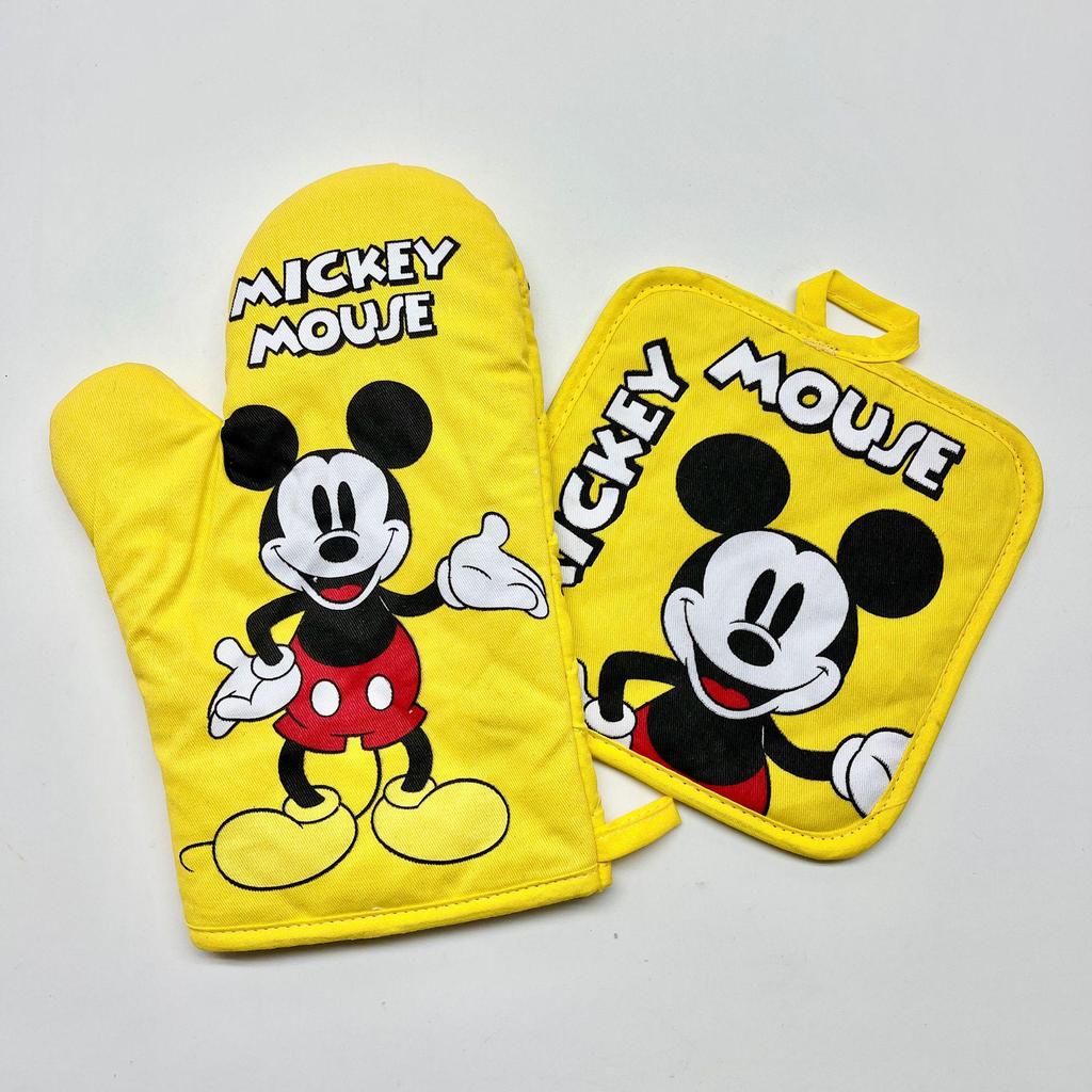 Mickey Mouse Cartoon Heat-Resistant Baking Set: Cute 2-Piece with Gloves & Coaster