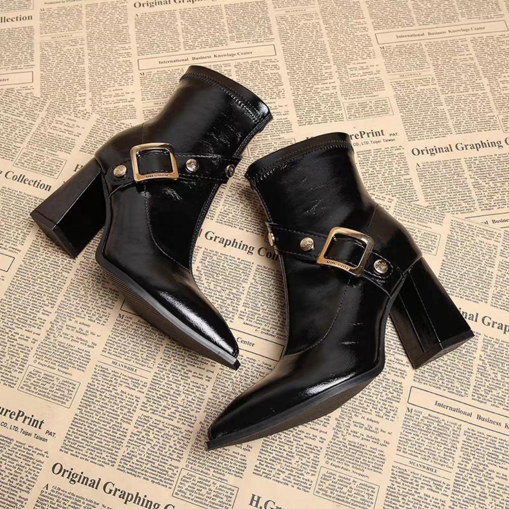 French high-end pointed-toe women's ankle boots 2026 autumn/winter new style fashionable and versatile high-heeled fashion boots