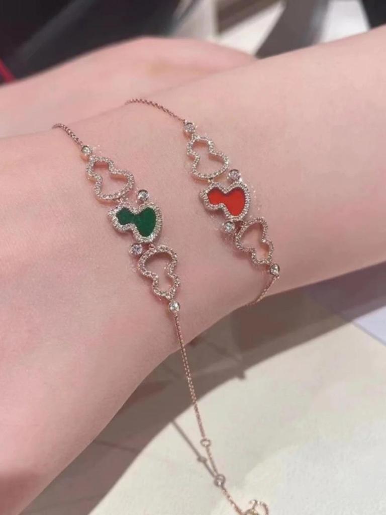 High-End Qilin Family 18K Rose Gold Bracelet with Red Chalcedony & White Mother-of-Pearl