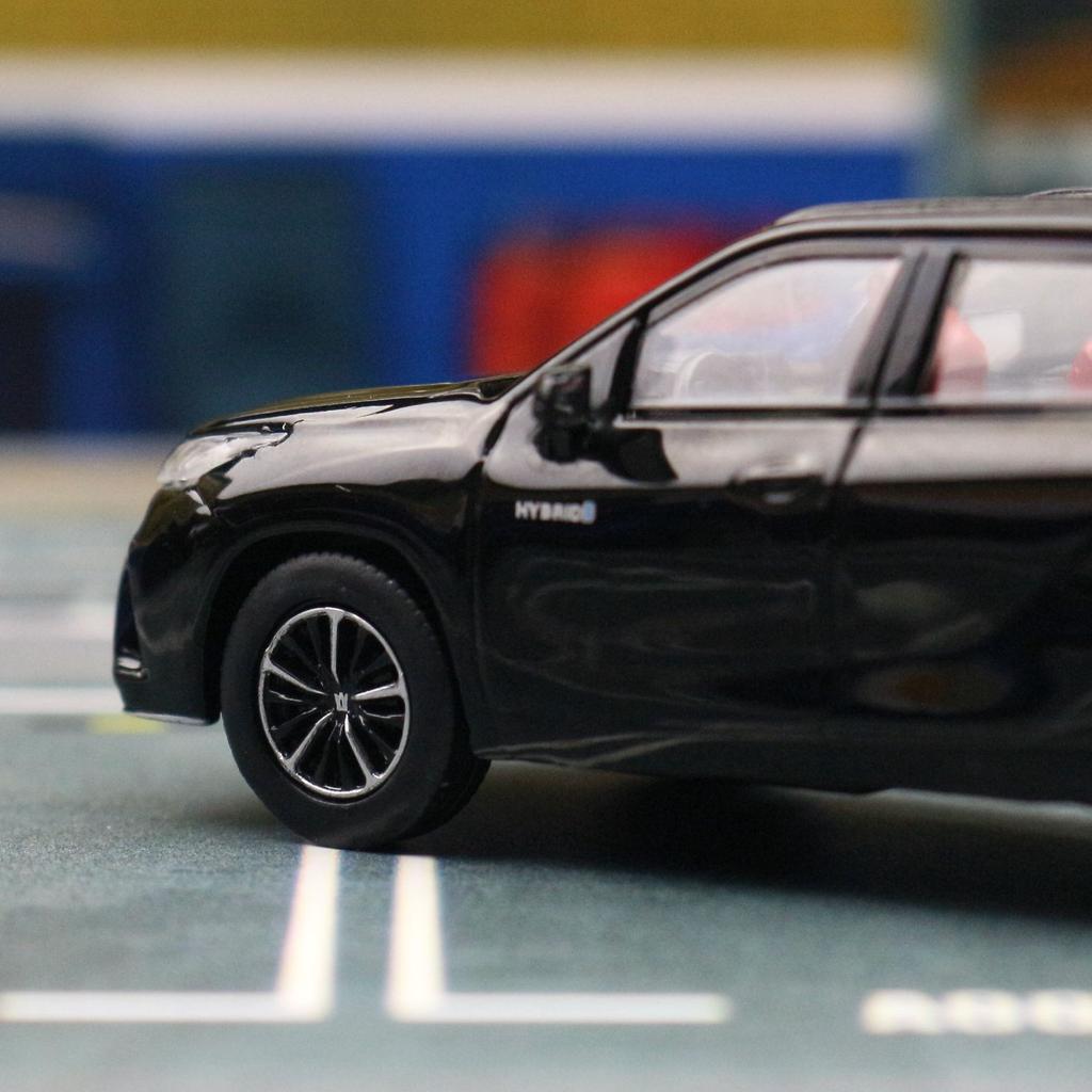 1/64 TOYOTA Crown Kluger Hibrid Miniatűr Modell JKM Prémium SUV Játékautó Jármű Szabadon Futó Diecast Ötvözet Gyűjtemény Ajándék
