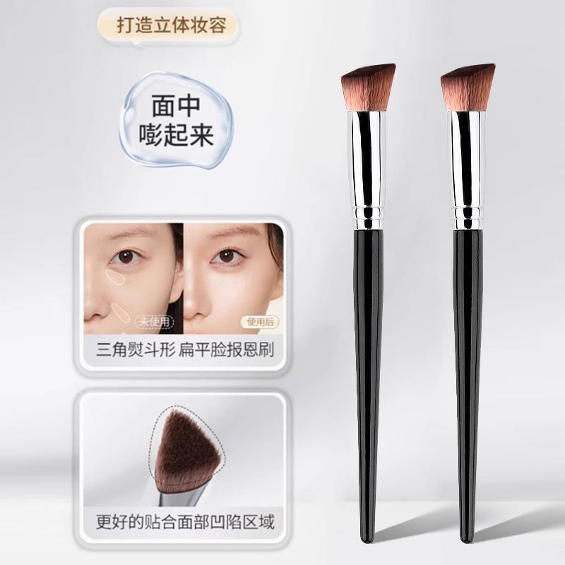 Triangular Iron Shape Makeup Brush For Highlighting Concealer Eye Area