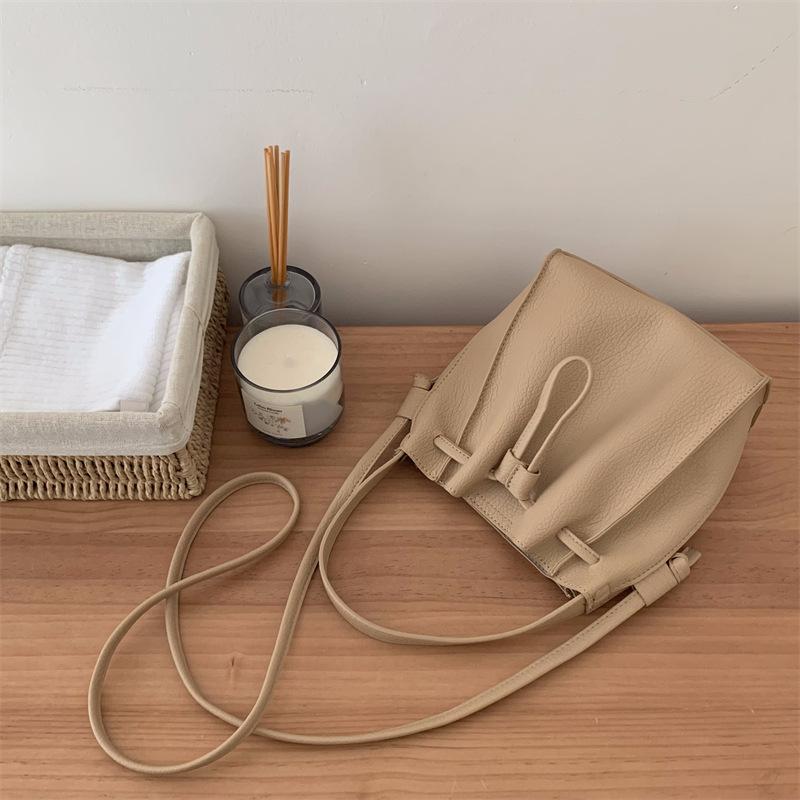 Новые сумки-ведра с завязками на завязках — фото 12