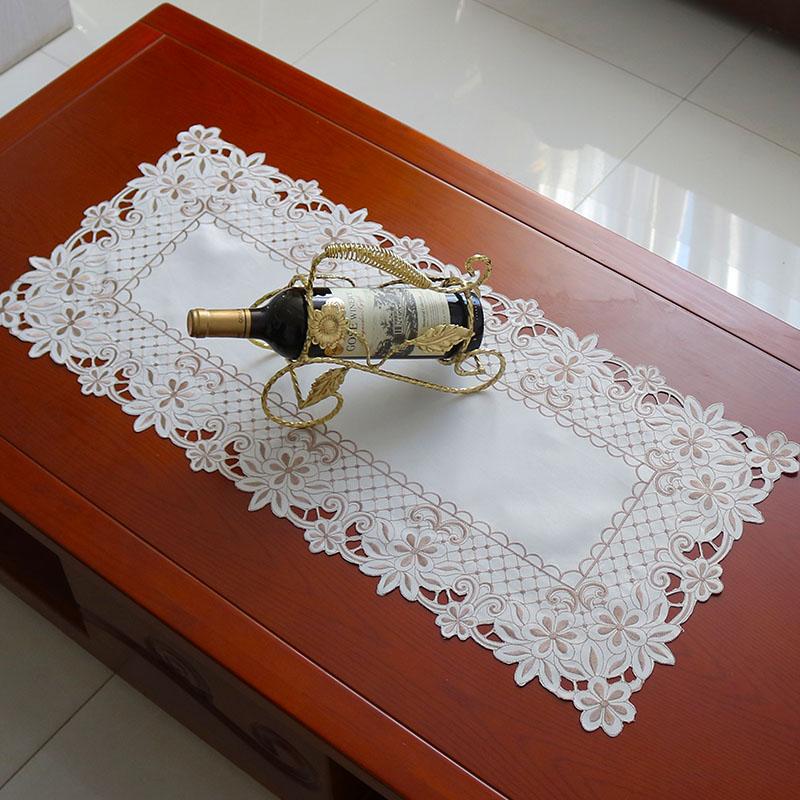 NEUE Hohl-Rosenblüten-Stickerei Tischläufer Stoffabdeckung Tischdecke Weihnachten Hochzeit Tischdekoration und Zubehör für Zuhause