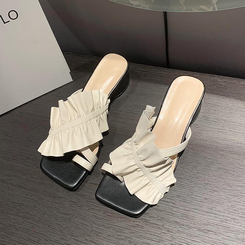 

Тапочки с квадратной головкой, женские, лето 2025, новая корейская версия с юбкой, высокий каблук, модный закрытый носок, стразы, оборка по краю, классные тапочки 35