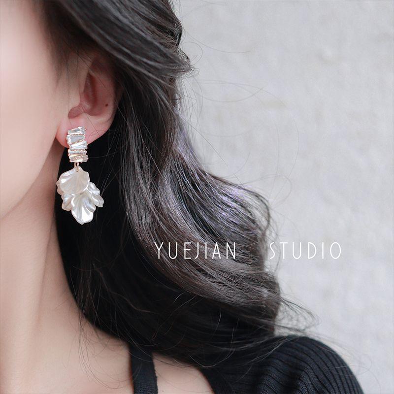 2025 Luxury Flower Shell Pearl Stud Earrings: Elegant Niche Design for Women