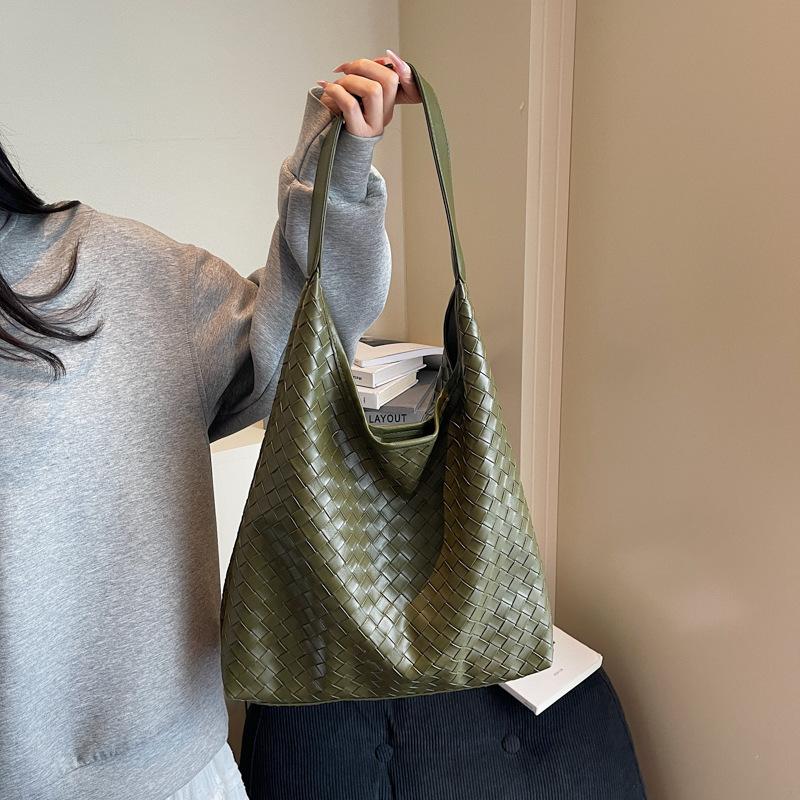 Casual Retro Large-capacity Bag Women's New Popular Versatile Shoulder Bag Woven Bag