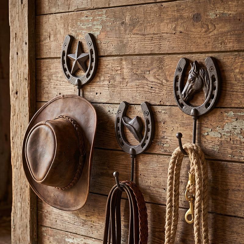 American Retro Horseshoe Iron Wall Hook - Cast Iron Art Decor for Bars and Cafes