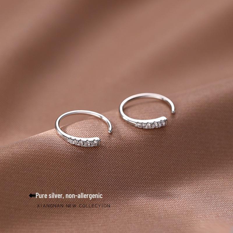 2023 New Style Light Luxury 925 Sterling Silver Sparkle Diamond Stud Earrings for Women
