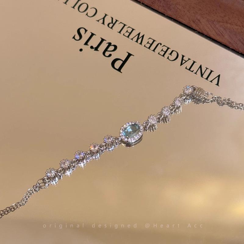 

Cold and Elegant, Exquisite and High-end Oval Flower Bracelet for Women, A Stunning and Ethereal Accessory. Blue single diamond