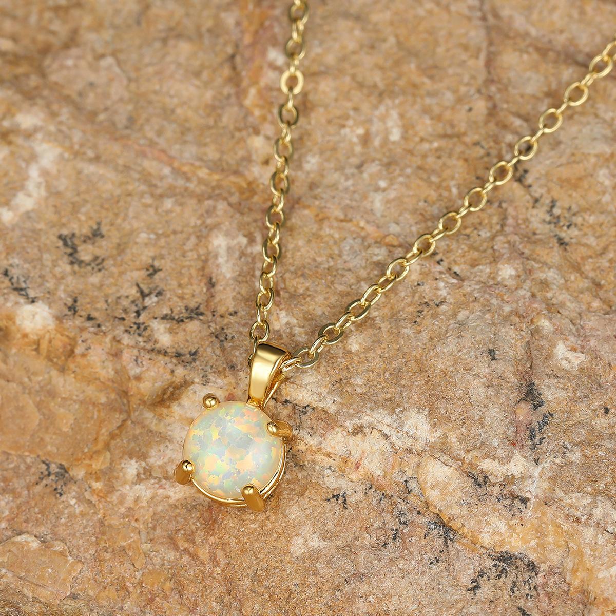 

New Gold Simple Circular Four Claw White Necklace Retro Simple and Versatile Niche